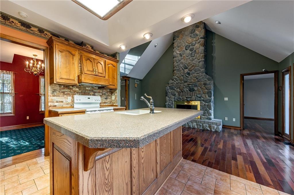 St Joseph, Missouri 64504, United States, 4 Bedrooms Bedrooms, ,3 BathroomsBathrooms,Residential,Active,37622