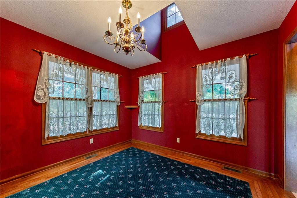 St Joseph, Missouri 64504, United States, 4 Bedrooms Bedrooms, ,3 BathroomsBathrooms,Residential,Active,37622