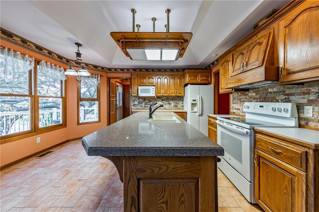 St Joseph, Missouri 64504, United States, 4 Bedrooms Bedrooms, ,3 BathroomsBathrooms,Residential,Active,37622