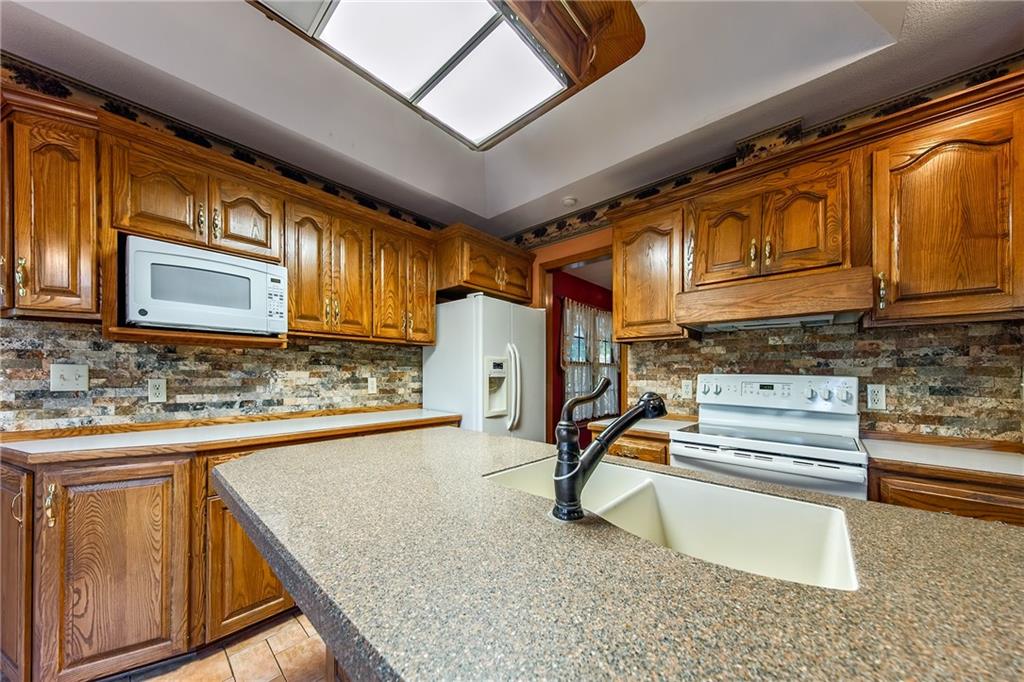 St Joseph, Missouri 64504, United States, 4 Bedrooms Bedrooms, ,3 BathroomsBathrooms,Residential,Active,37622