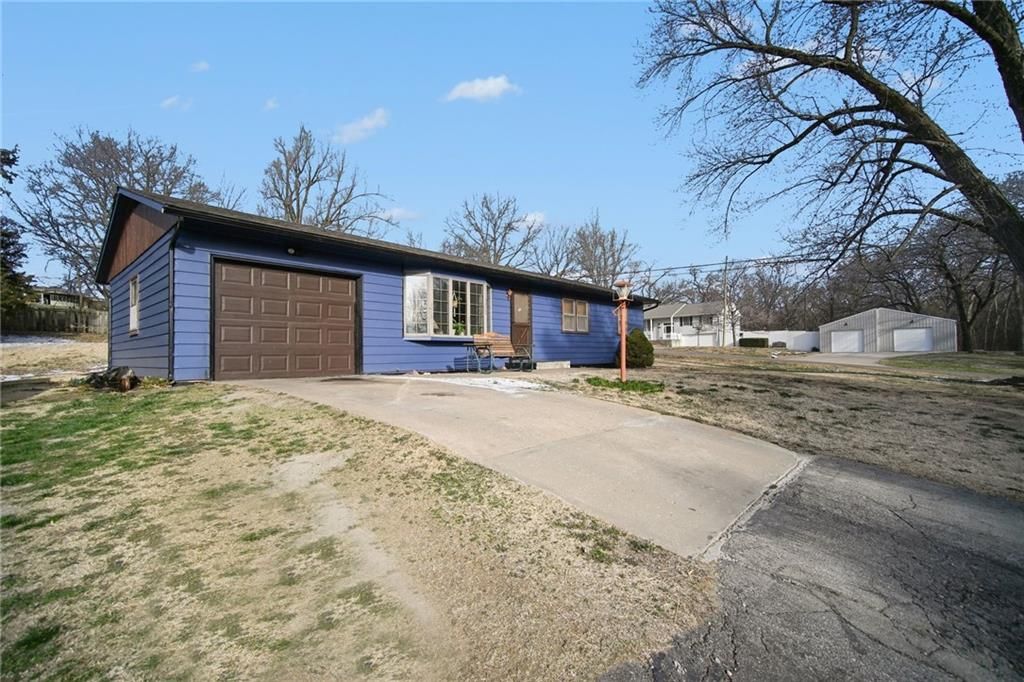 Photo of 17527 Bellevue Drive, Atchison, KS 66002 (MLS # 2607357)