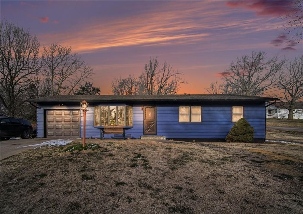 Photo of 17527 Bellevue Drive, Atchison, KS 66002 (MLS # 2607357)