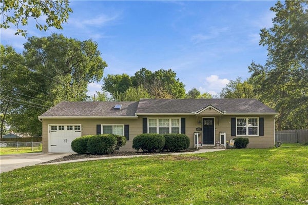 6419 BLUEJACKET ST, SHAWNEE, KS 66203 - Image e18a4b2ec5f3a128bf51bda9b0dedfb8/1856358139