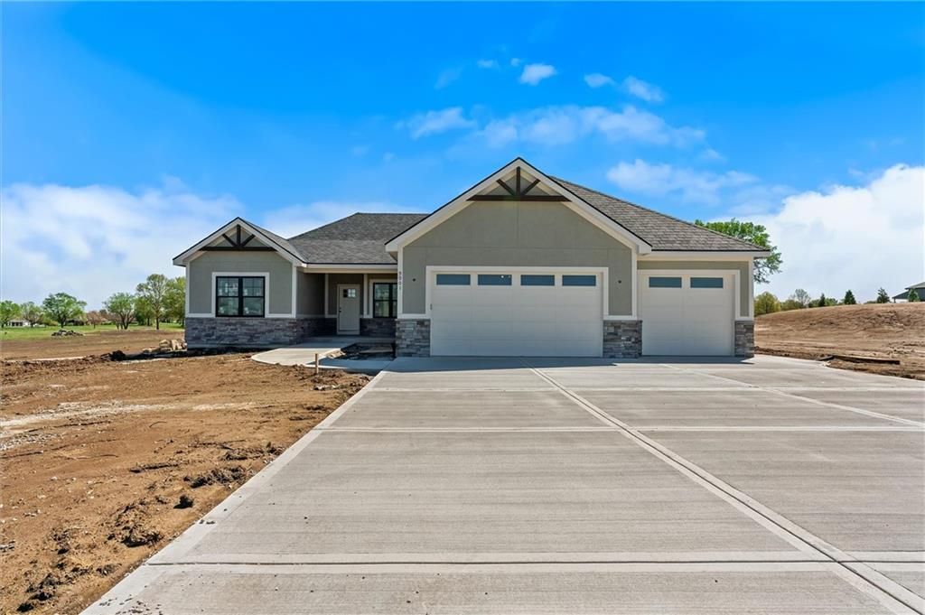 Photo of 9901 Stockdale Road, Liberty, MO 64068 (MLS # 2601153)