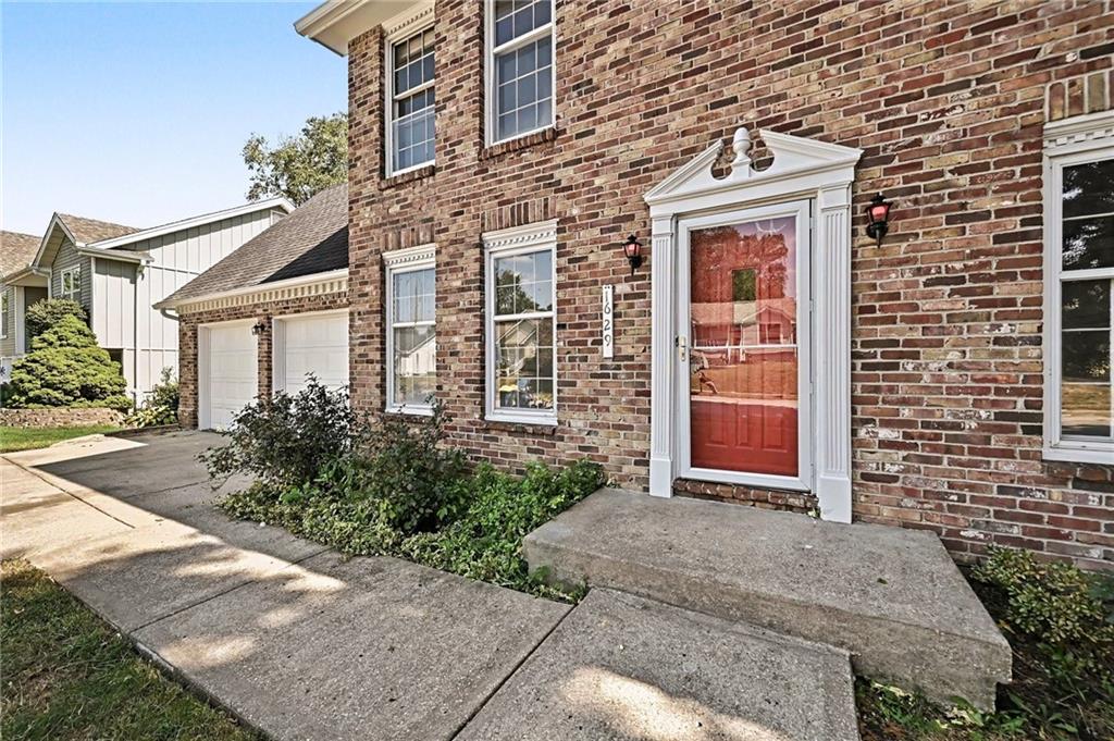 Photo of 1629 Dunwich Drive, Liberty, MO 64068 (MLS # 2639873)