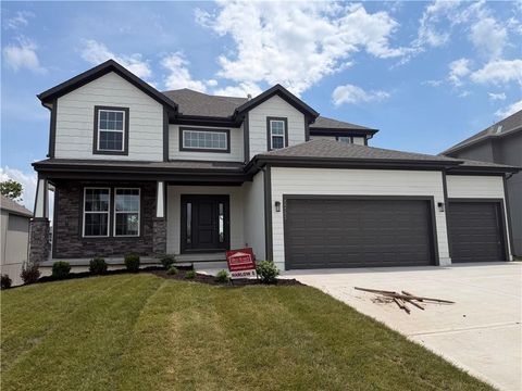 Photo of 19799 W 114th Place, Olathe, KS 66061 (MLS # 2617815)