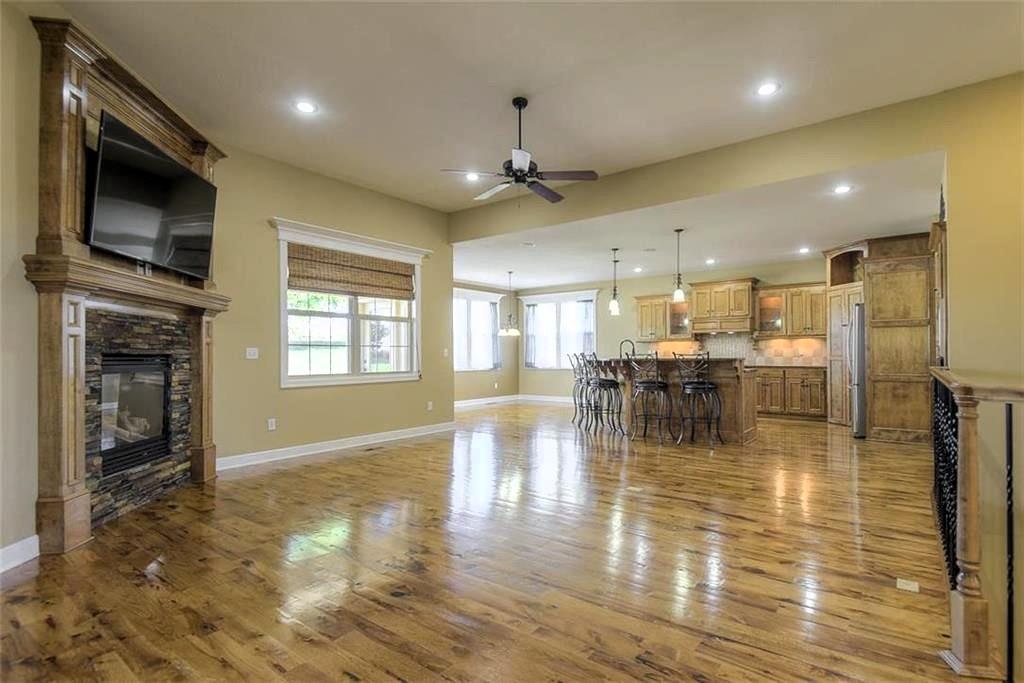 3404 N 128 Terrace