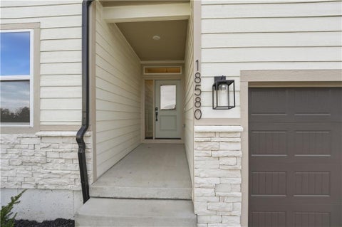 Photo of 18580 W 195th Street, Spring Hill, KS 66083 (MLS # 2648021)