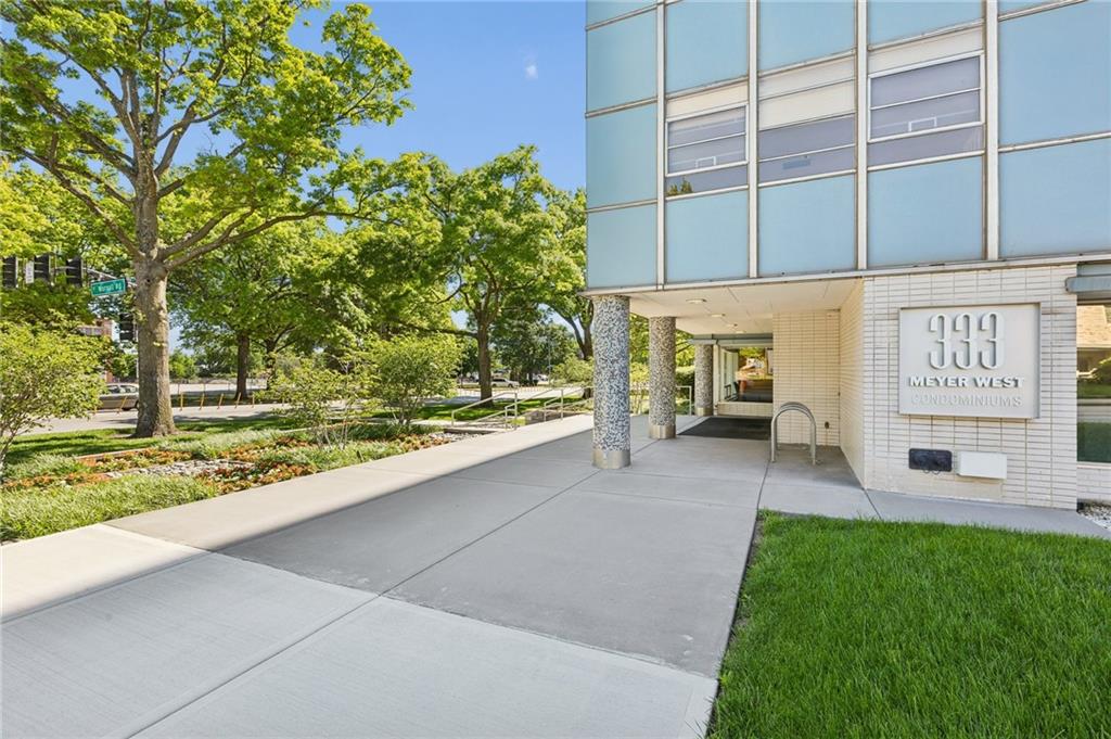 333 W Meyer Boulevard 306
