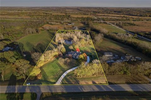 Photo of 23775 Old Kansas City Road, Spring Hill, KS 66083 (MLS # 2584154)