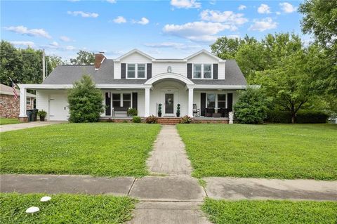 Photo of 829 S College Street, Nevada, MO 64772 (MLS # 2628703)