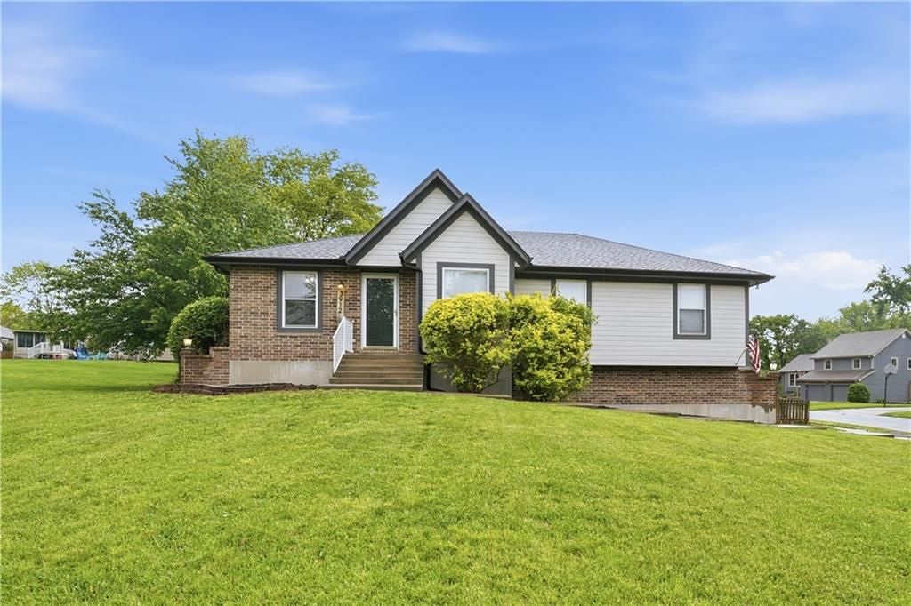 Photo of 3912 SW Linden Circle, Lees Summit, MO 64082 (MLS # 2618579)