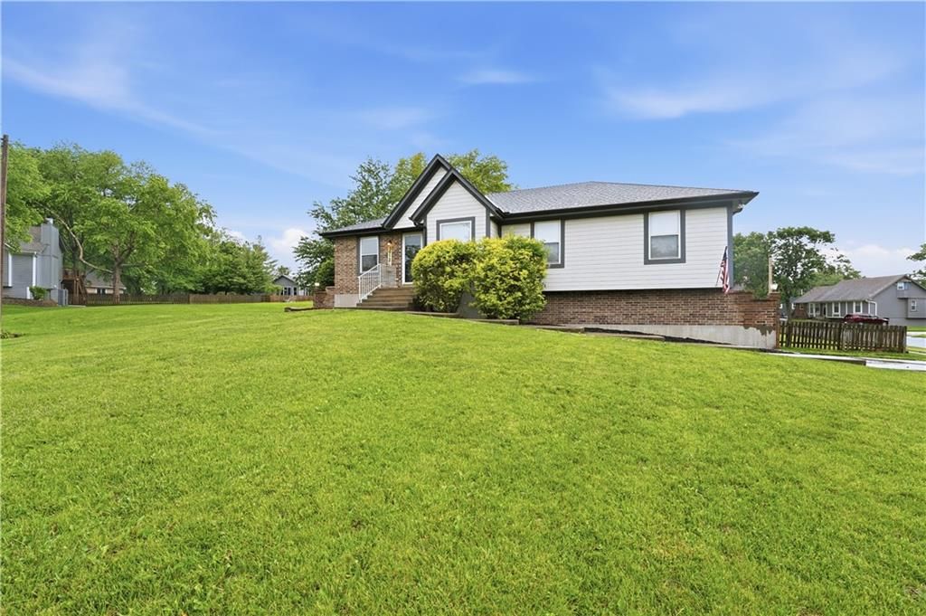 Photo of 3912 SW Linden Circle, Lees Summit, MO 64082 (MLS # 2618579)