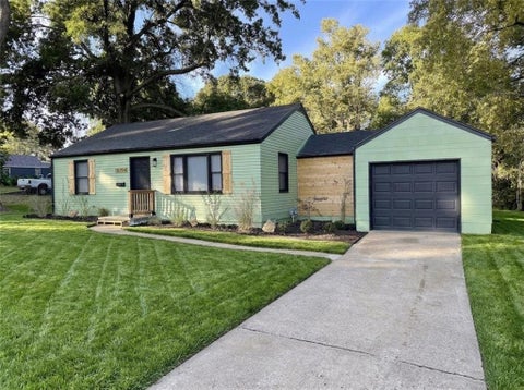 Photo of 10704 E 34th Street S, Independence, MO 64052 (MLS # 2648706)