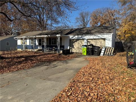 10 E Pocahontas Lane, Kansas City, MO 64114 - MLS#: 2592320