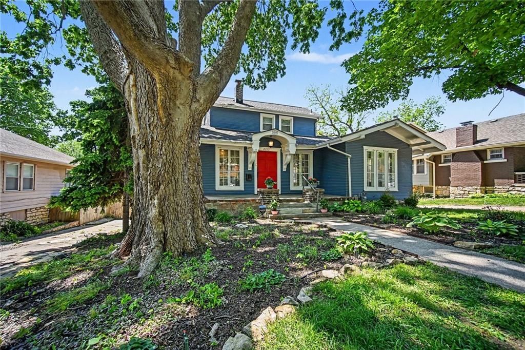 Photo of 2215 Nebraska Avenue, Kansas City, KS 66102 (MLS # 2618930)