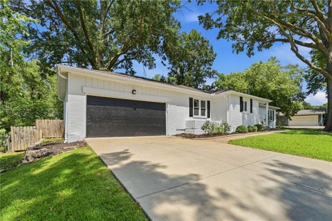 Photo of 3706 W 96th Street, Overland Park, KS 66206 (MLS # 2635152)