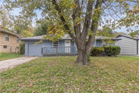 Photo of 6003 E 99TH Street, Kansas City, MO 64134 (MLS # 2649491)