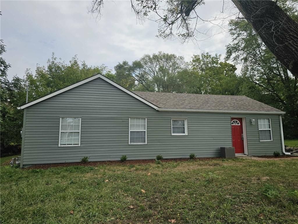 Photo of 701 N Allen Road, Independence, MO 64050 (MLS # 2592071)