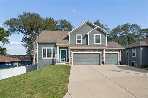 Photo of 11450 Yecker Avenue, Kansas City, KS 66109 (MLS # 2644084)
