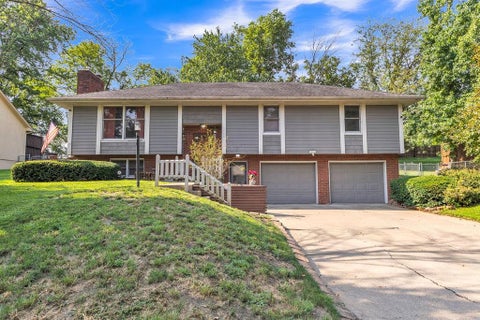 Photo of 4404 Rainbow Court, St Joseph, MO 64506 (MLS # 2640777)