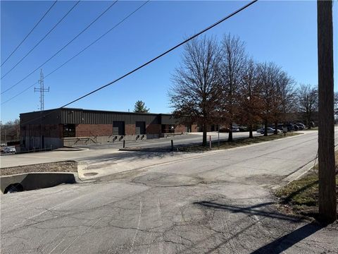 3121 S Dodgion Street Independence MO 64055