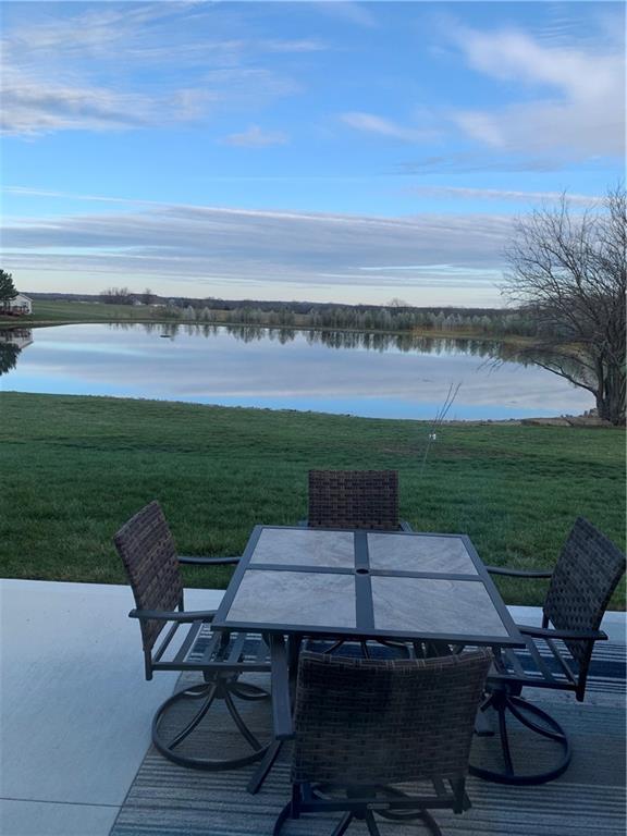 908 N White Oaks Lane