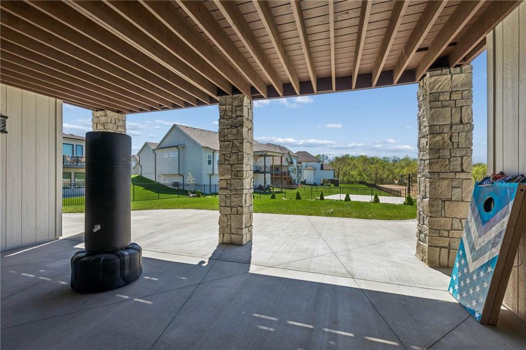 Riverside, Missouri, 64150, United States, 4 Bedrooms Bedrooms, ,4 BathroomsBathrooms,Residential,Active,2043438