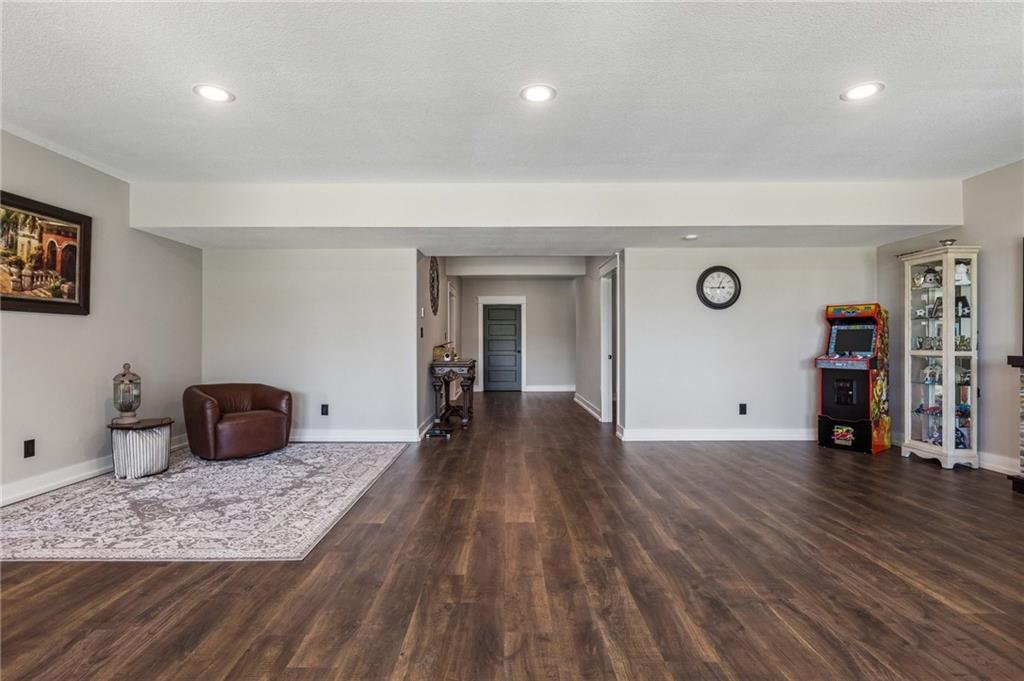 Riverside, Missouri, 64150, United States, 4 Bedrooms Bedrooms, ,4 BathroomsBathrooms,Residential,Active,2043438