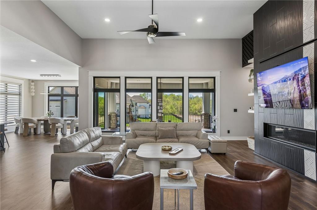 Riverside, Missouri, 64150, United States, 4 Bedrooms Bedrooms, ,4 BathroomsBathrooms,Residential,Active,2043438
