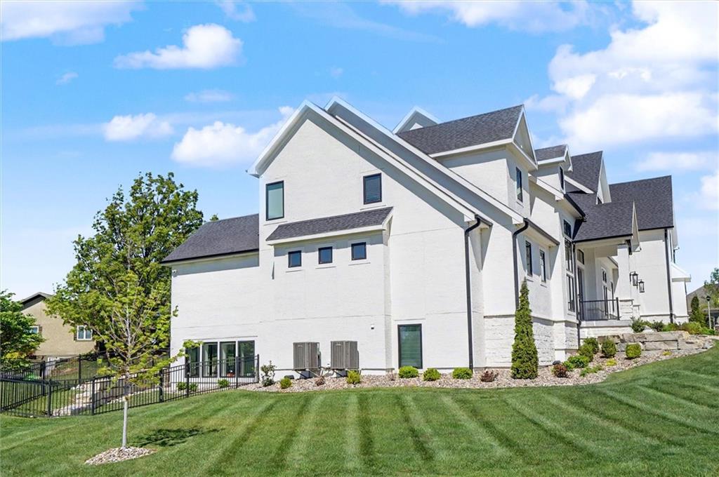 15820 Oakmont Street