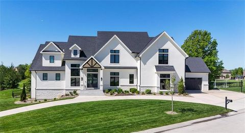 Photo of 15820 Oakmont Street, Overland Park, KS 66221 (MLS # 2609214)