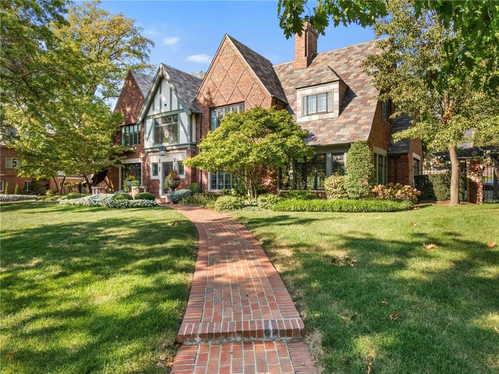 1220 W 64th Street