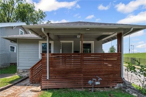 Photo of 5400 Paseo Boulevard, Kansas City, MO 64110 (MLS # 2582238)