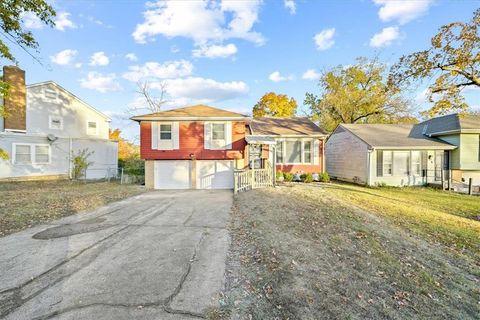 Photo of 7703 Brooklyn Avenue, Kansas City, MO 64132 (MLS # 2585111)