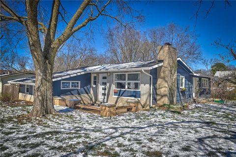 Photo of 954 Sutton Court, Kansas City, KS 66103 (MLS # 2604872)