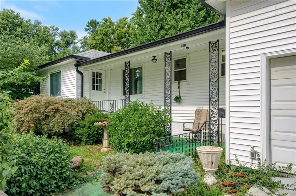 216 Moss Avenue
