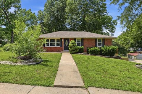 Photo of 8506 Maple Avenue, Kansas City, MO 64138 (MLS # 2624113)