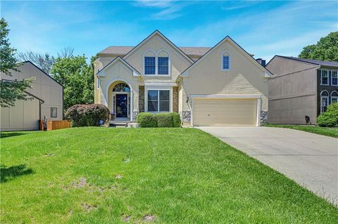 Photo of 12462 Rosehill Street, Overland Park, KS 66213 (MLS # 2613712)