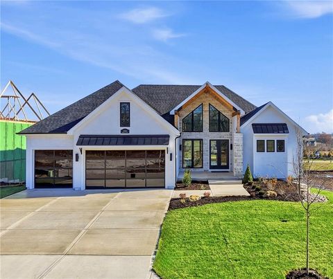 17021 Parkhill Street Overland Park KS 66221