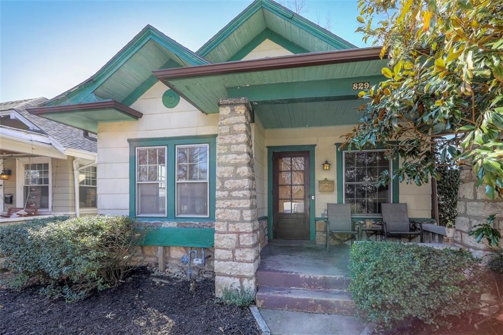 Photo of 829 W 40 Street, Kansas City, MO 64111 (MLS # 2607899)