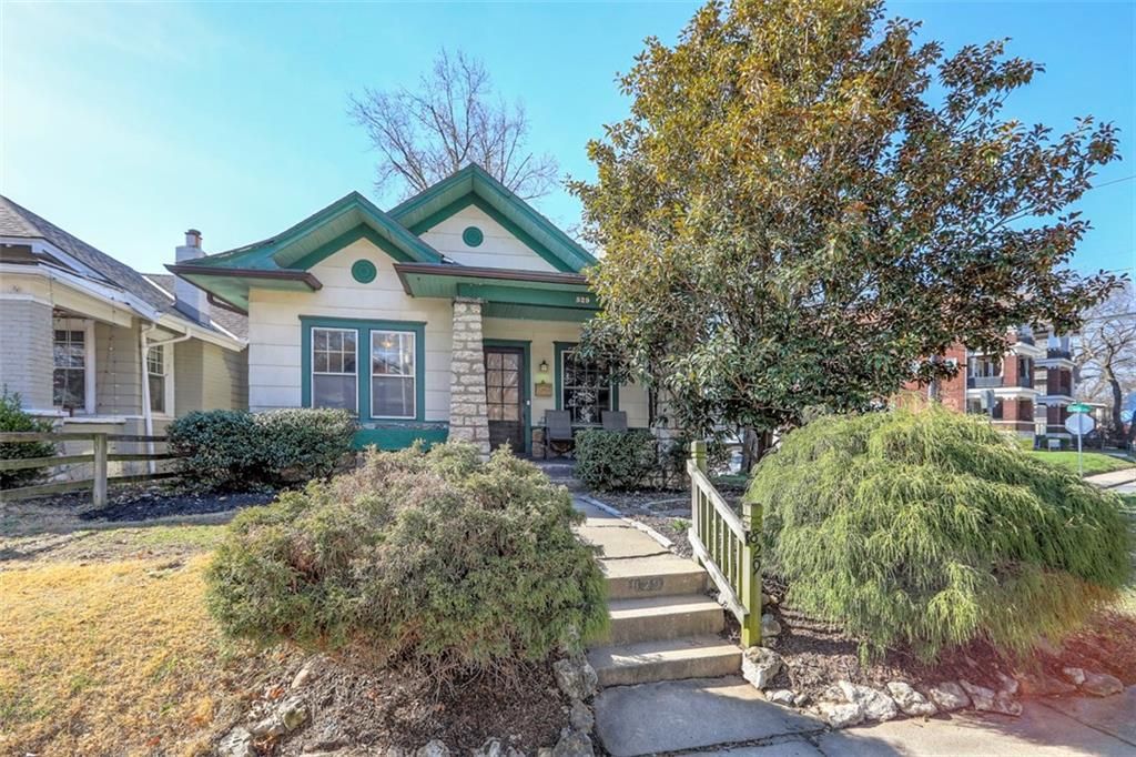 Photo of 829 W 40 Street, Kansas City, MO 64111 (MLS # 2607899)