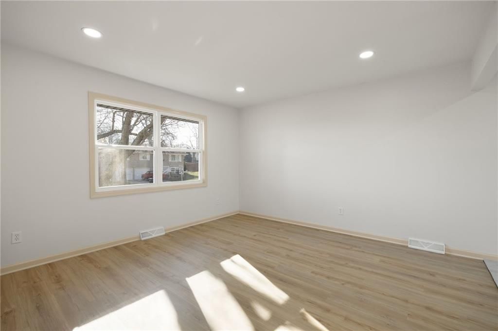 Photo of 901 SW Speas Drive, Blue Springs, MO 64014 (MLS # 2606601)