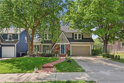 Photo of 23 W 70 Terrace, Kansas City, MO 64113 (MLS # 2617500)
