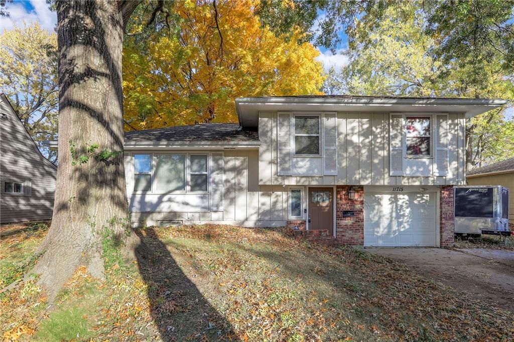 Photo of 11715 Fuller Avenue, Kansas City, MO 64134 (MLS # 2592438)