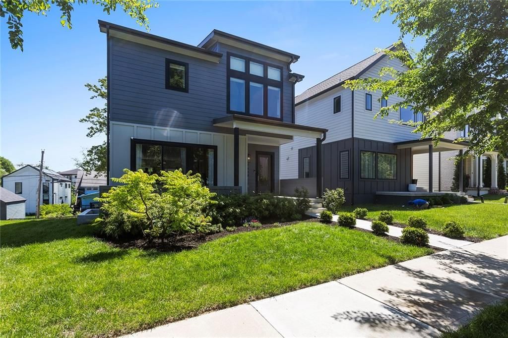 Photo of 2609 Forest Avenue, Kansas City, MO 64108 (MLS # 2617427)
