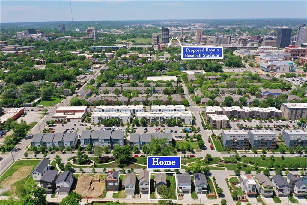 Photo of 2609 Forest Avenue, Kansas City, MO 64108 (MLS # 2617427)
