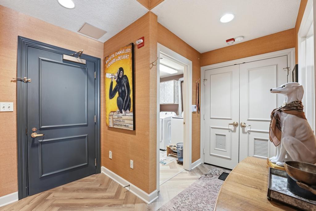 4949 Wornall Road 109