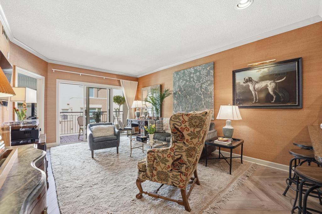 4949 Wornall Road 109