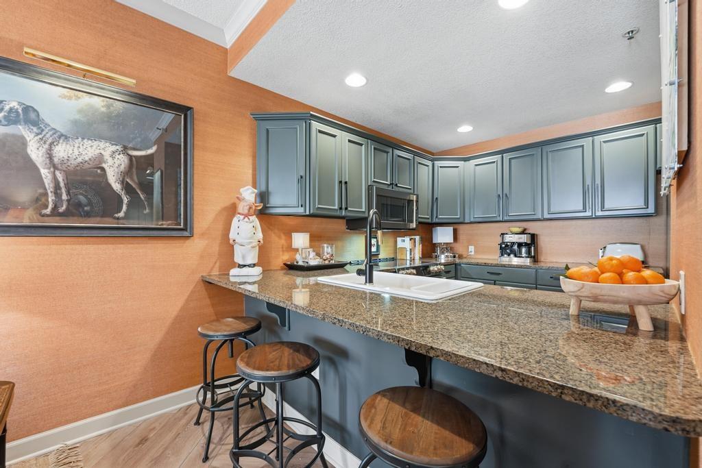 4949 Wornall Road 109